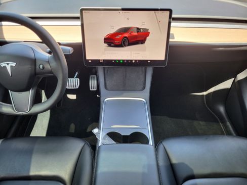 Used 2022 Tesla Model Y Performance image 15