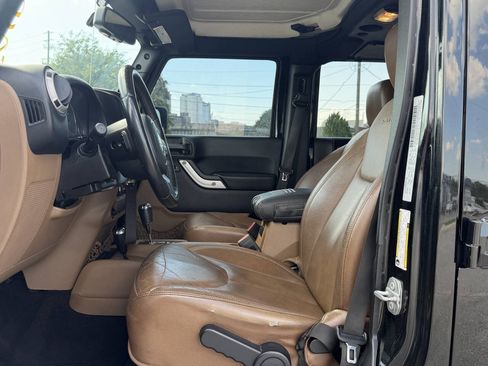 Used 2016 Jeep Wrangler Unlimited Sahara w/ Dual Top Group AWD/4WD image 19