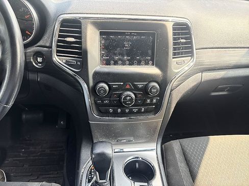 Used 2020 Jeep Grand Cherokee Laredo AWD/4WD image 16