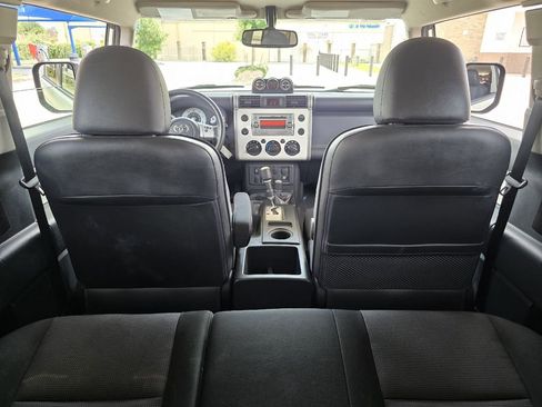 Used 2013 Toyota FJ Cruiser 4WD w/ Upgrade Pkg image 32