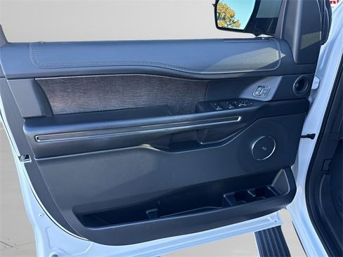 Used 2021 Ford Expedition Limited image 17