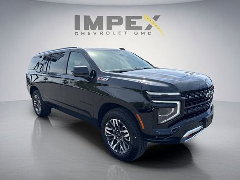 Used 2025 Chevrolet Suburban Z71 AWD/4WD image 7