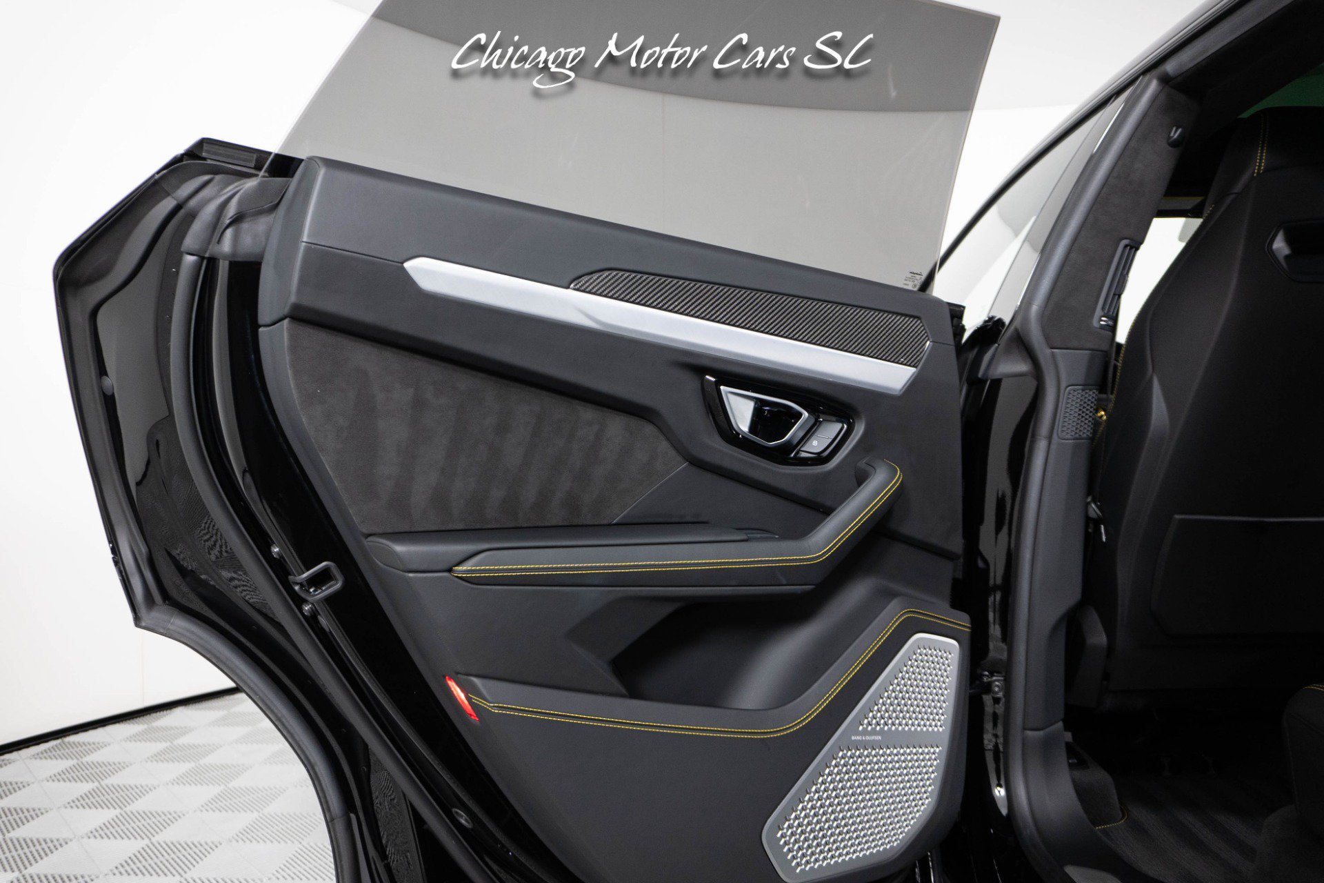 Used 2021 Lamborghini Urus AWD/4WD image 54