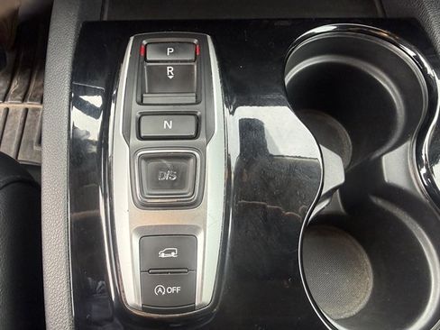Used 2018 Honda Pilot Touring image 19