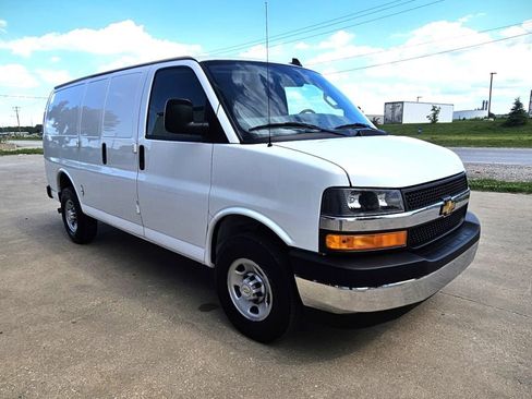 Used 2023 Chevrolet Express 2500 w/ Driver Convenience Package RWD image 3