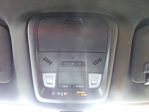 Used 2022 Buick Enclave Essence w/ Sport Touring Edition AWD/4WD image 31