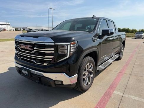 Used 2026 GMC Sierra 1500 SLT RWD image 9