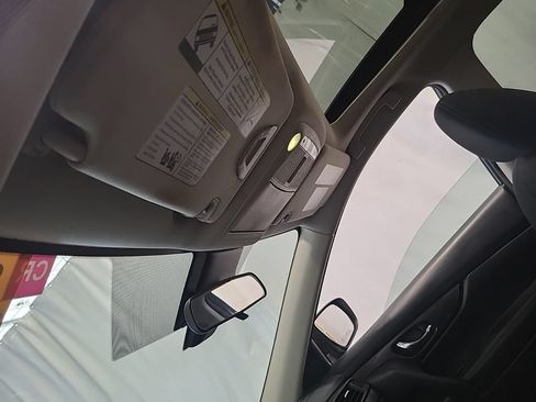 Used 2020 Nissan Rogue SV AWD/4WD image 6