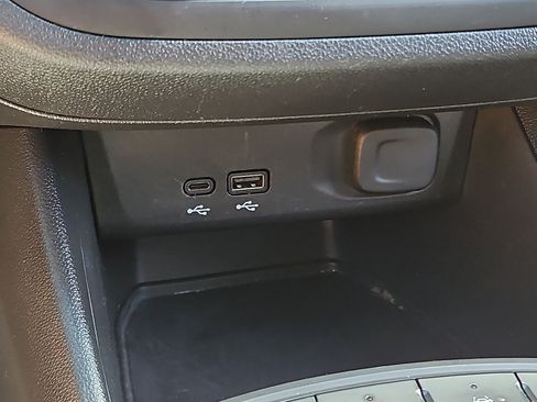 Used 2024 Buick Envista Preferred FWD image 23