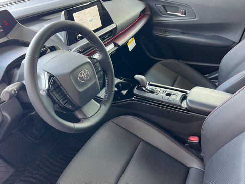 Used 2026 Toyota Prius Plug-In Hybrid FWD image 7