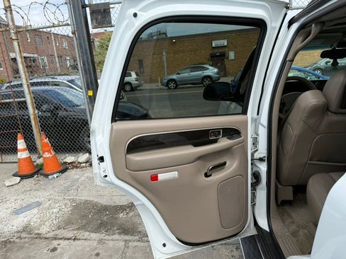 Used 2003 GMC Yukon Denali image 23