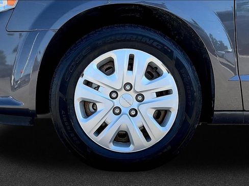 Used 2019 Dodge Grand Caravan SE FWD image 31