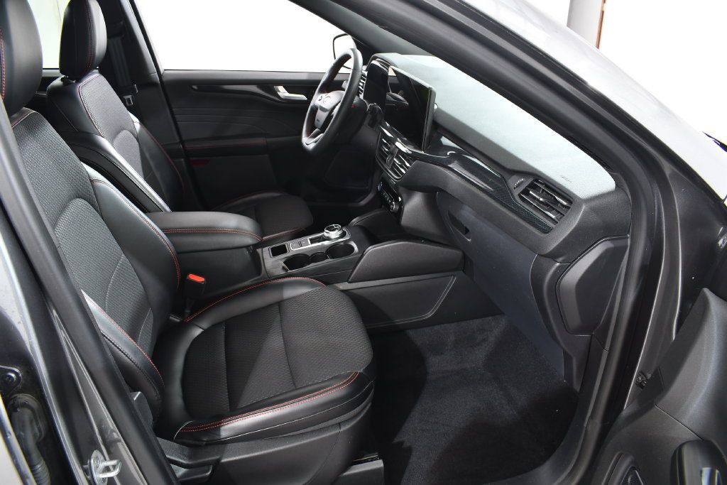Used 2023 Ford Escape ST-Line w/ Tech Pack #1 AWD/4WD image 10