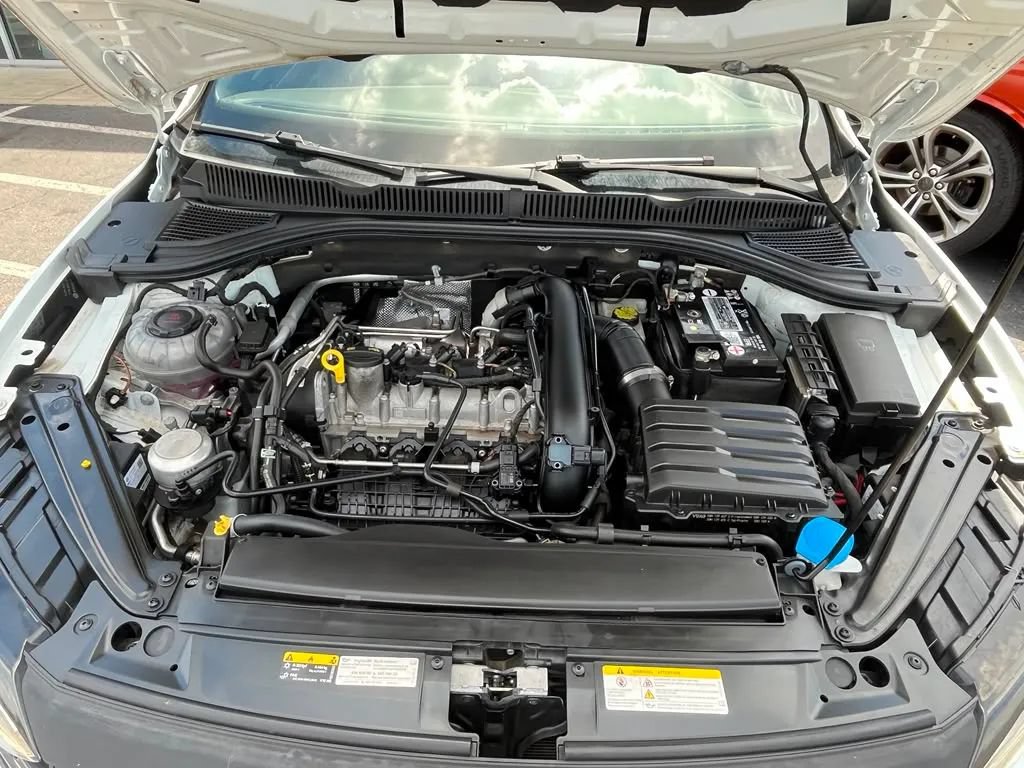 Used 2021 Volkswagen Jetta R-Line w/ R-Line Cold Weather Package FWD image 5