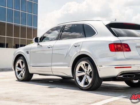 Used 2017 Bentley Bentayga AWD/4WD image 58