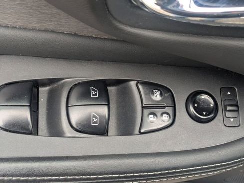 Used 2023 Nissan Murano SV w/ SV Midnight Edition Package image 12