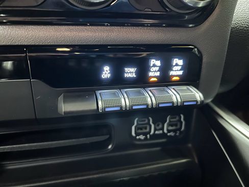 Used 2022 RAM 1500 Big Horn AWD/4WD image 15