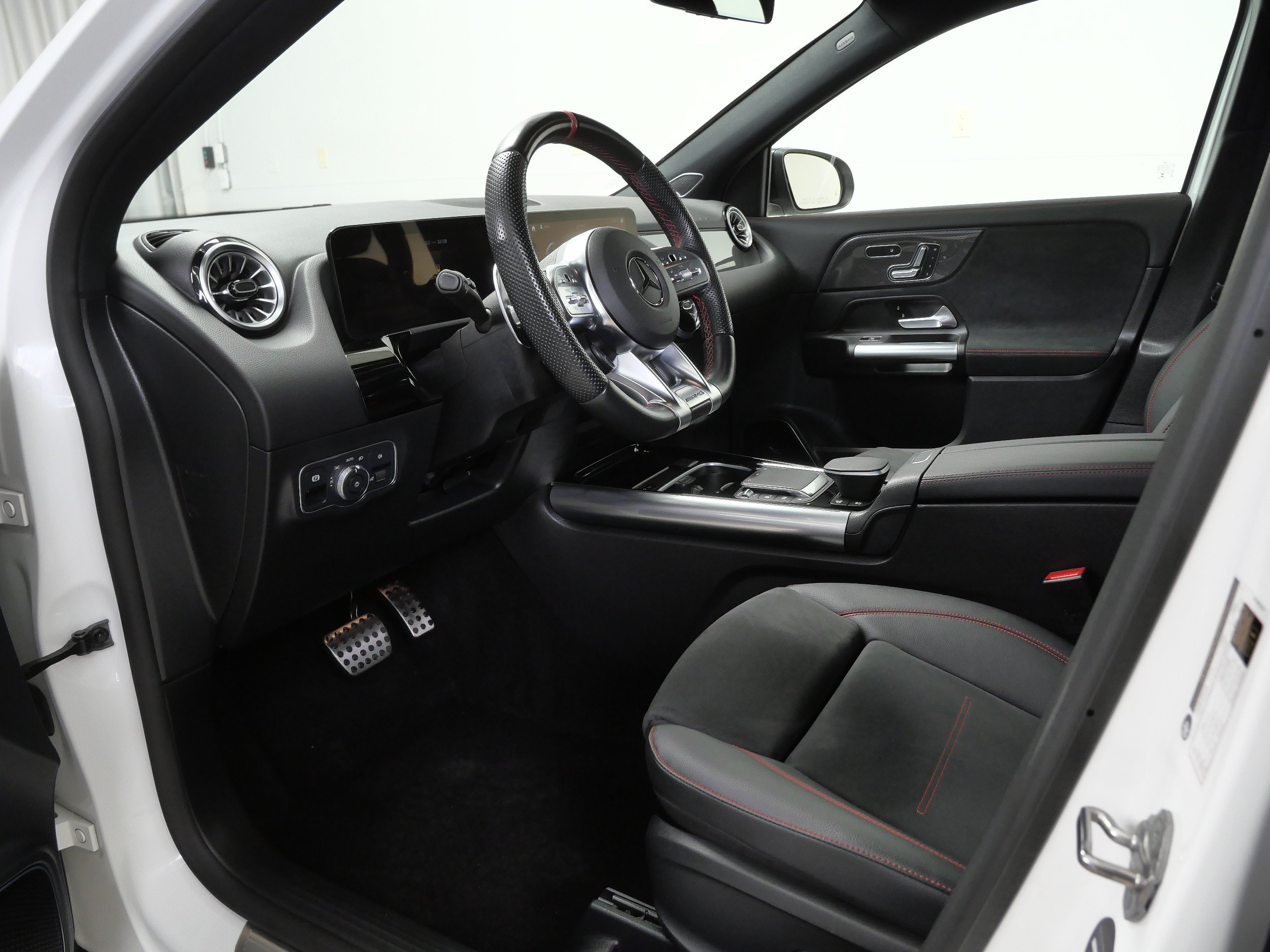 Used 2023 Mercedes-Benz GLA 35 AMG 4MATIC image 7