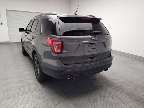 Used 2018 Ford Explorer XLT w/ Equipment Group 202A FWD image 6
