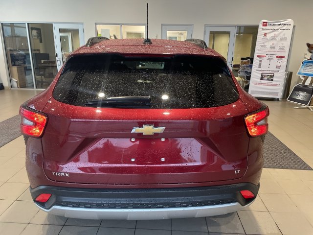 Used 2025 Chevrolet Trax LT w/ LT Convenience Package FWD image 30