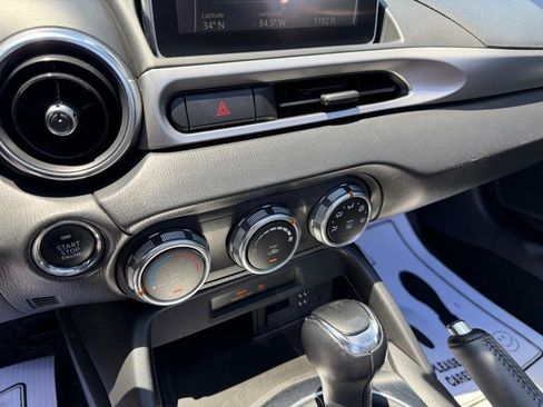 Used 2017 FIAT 124 Spider Classica RWD image 39