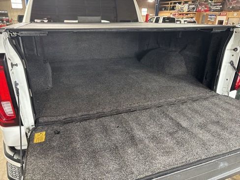 Used 2021 GMC Sierra 1500 AT4 w/ Technology Package image 9