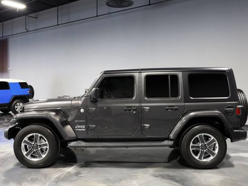 Used 2019 Jeep Wrangler Unlimited Sahara AWD/4WD image 4
