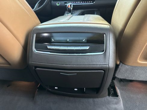 Used 2022 Cadillac Escalade Premium Luxury image 33