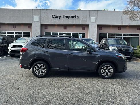 Used 2023 Subaru Forester Premium image 4