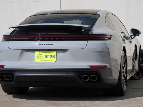 Used 2025 Porsche Panamera image 5