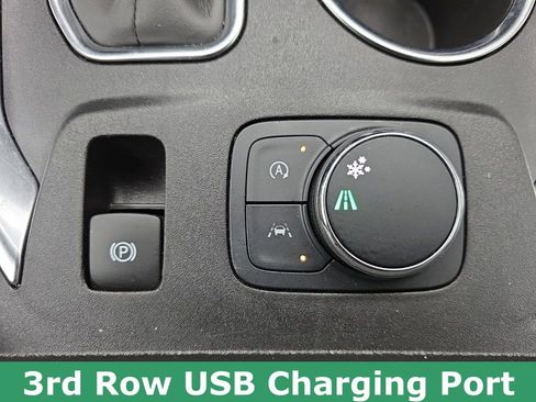 Used 2023 Chevrolet Traverse LS image 35