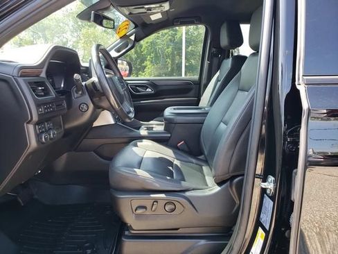 Used 2022 Chevrolet Suburban Z71 w/ Luxury Package AWD/4WD image 10