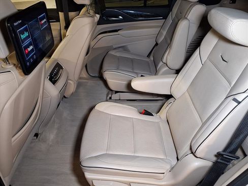 Certified 2023 Cadillac Escalade Premium Luxury w/ LPO, Radiant Package image 18