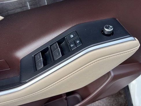 Used 2020 Toyota Highlander Limited image 13