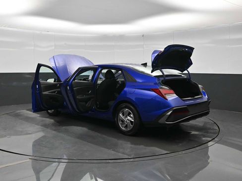 Used 2024 Hyundai Elantra SE FWD image 42