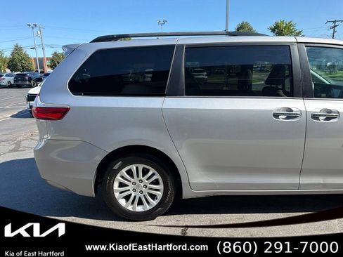 Used 2017 Toyota Sienna XLE w/ XLE Navigation Package FWD image 7