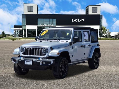 Used 2024 Jeep Wrangler Unlimited Sahara AWD/4WD image 4