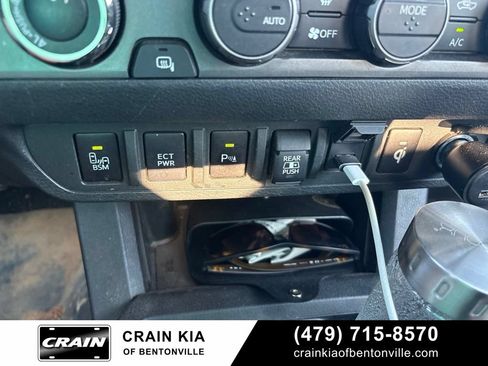 Used 2022 Toyota Tacoma TRD Off-Road w/ TRD Premium Off Road Package AWD/4WD image 18