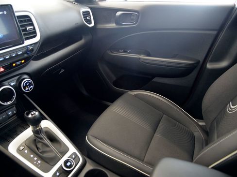 Used 2023 Hyundai Venue Limited image 26