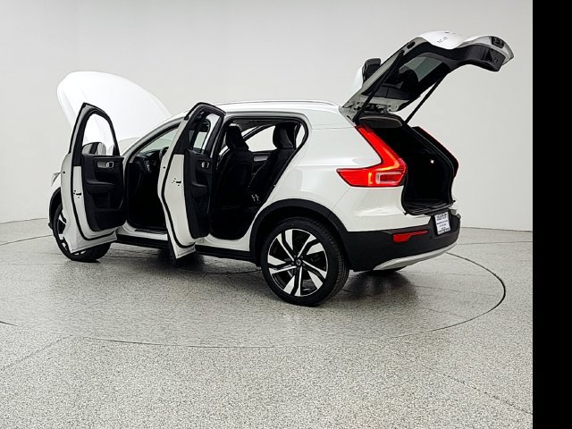 Used 2024 Volvo XC40 B5 Plus w/ Protection Package Premier AWD/4WD image 12