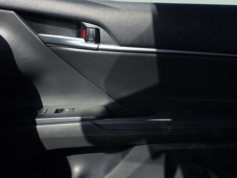 Used 2020 Toyota Camry SE image 13