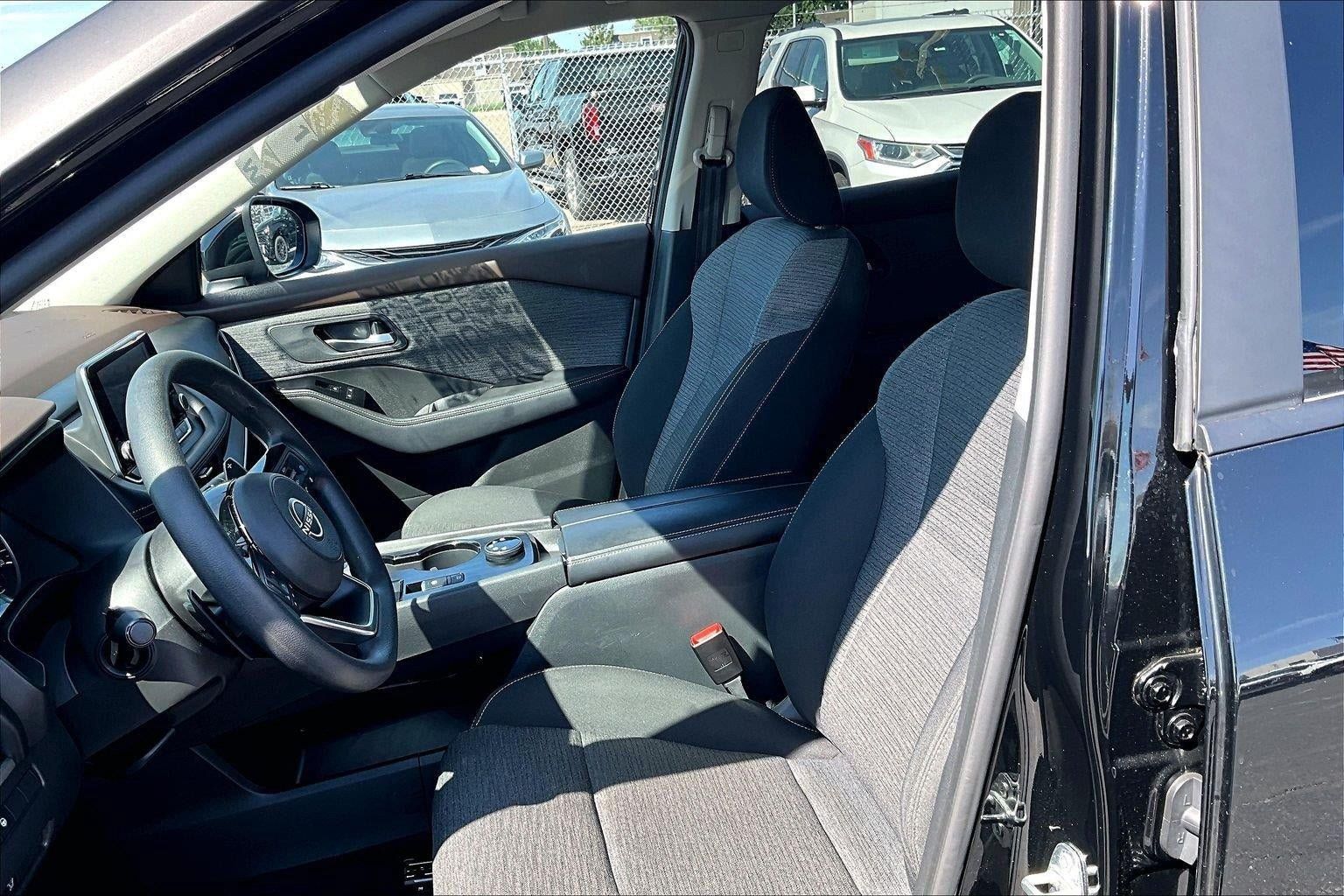 Used 2023 Nissan Rogue SV AWD/4WD image 23