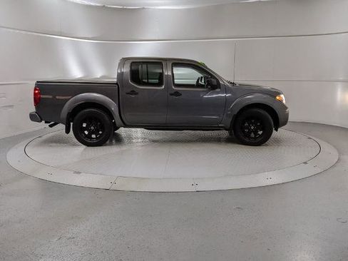 Used 2021 Nissan Frontier SV w/ Midnight Edition Floor Mats image 2