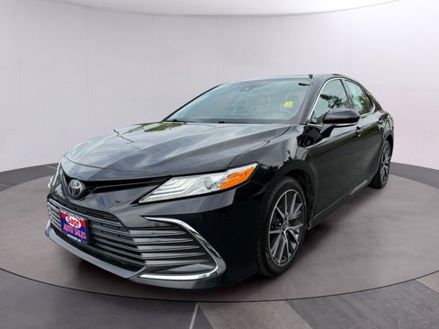 Used 2023 Toyota Camry XLE w/ Navigation Package AWD/4WD image 10