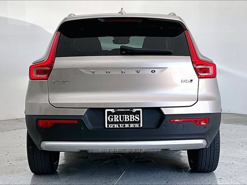 Certified 2023 Volvo XC40 B5 Plus AWD/4WD image 5
