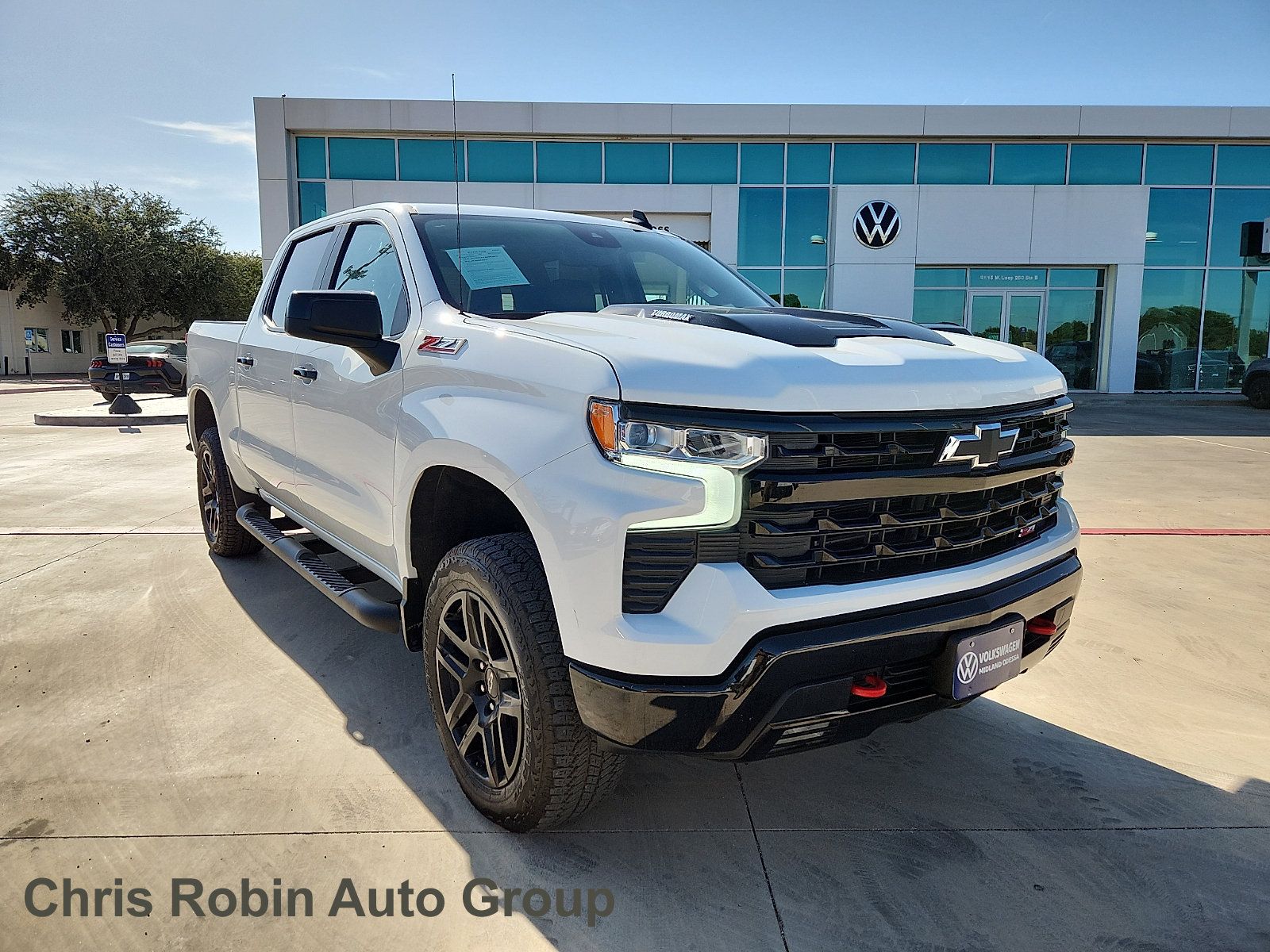 Used 2025 Chevrolet Silverado 1500 LT Trail Boss w/ Protection Package AWD/4WD image 1