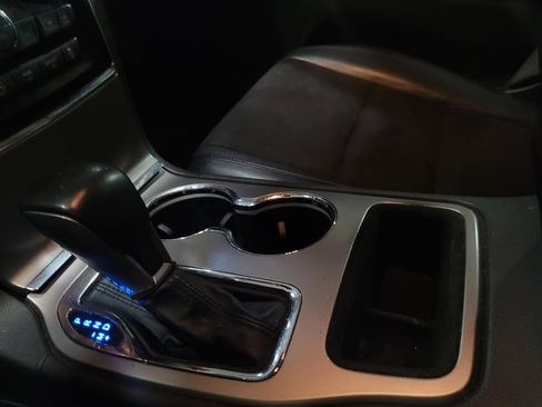 Used 2021 Jeep Grand Cherokee Laredo X image 26