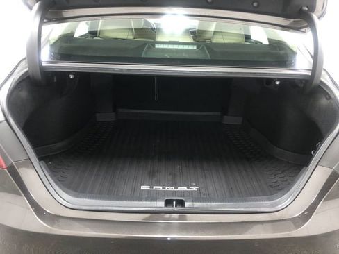 Used 2018 Toyota Camry XLE image 24