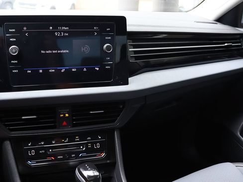 Used 2025 Volkswagen Jetta SE FWD image 43