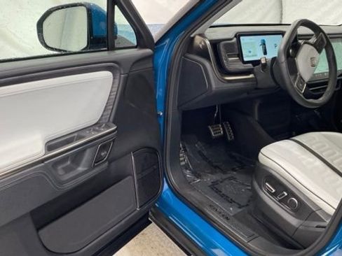 Used 2024 Rivian R1S Adventure image 8